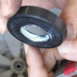 Смажете уплътнението на пералната машина