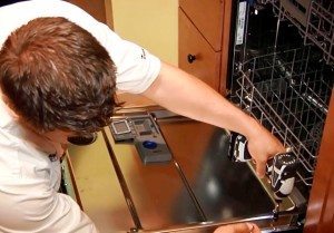 теч на вода от съдомиялна машина