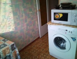 Възможно ли е да поставите микровълнова печка на пералня?