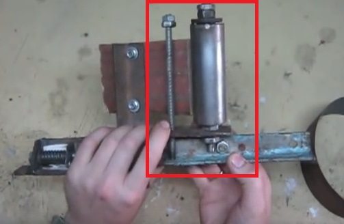 закрепване на ролката и щифтовете
