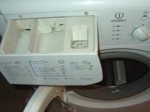 разпределител на прах Indesit WISL 83