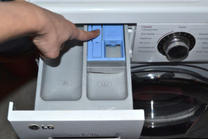 Тече тава в LG SM