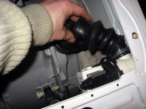 Дренажната тръба на машината Electrolux е запушена