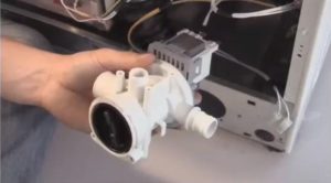 дренажна помпа в Indesit