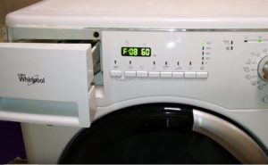 Грешка F08 на пералня Whirlpool
