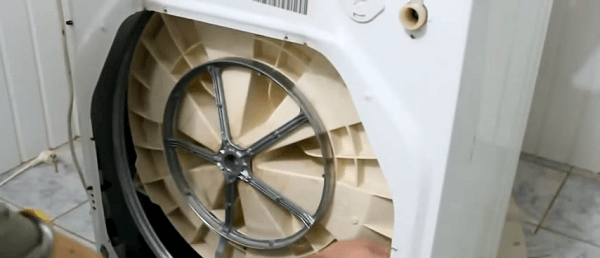 SM Indesit изглед отзад