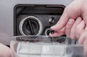 източете водата от машината