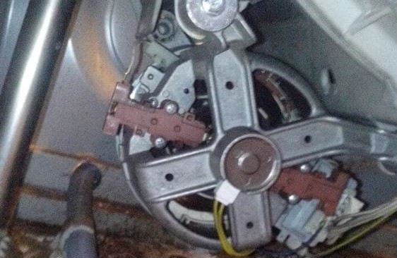 свалете двигателя от колата на Ханс