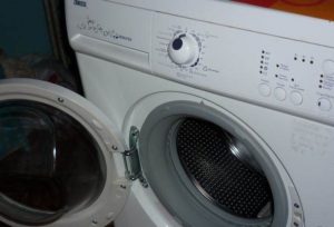 оставете вратата на машината отворена, за да изсъхне