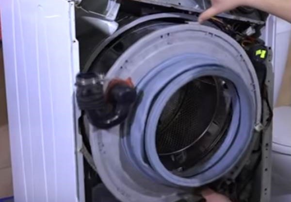 отстранете предната стена на SM Beko