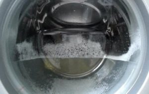 Пералнята се изключи с вода 