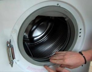 Как да поставите маншет на барабана на пералня Indesit?
