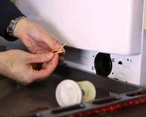 Как да почистите пералня Indesit?