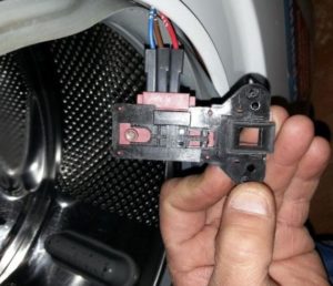Как да проверите ключалката на пералня Indesit?