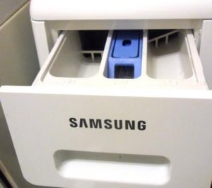 Къде да напълня климатика в пералня Samsung?