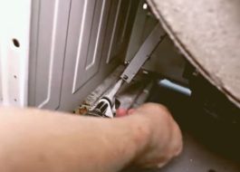 Смяна на амортисьори на пералня Ariston