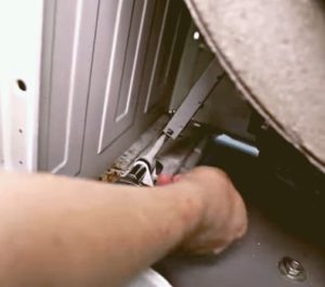 Смяна на амортисьори на пералня Ariston