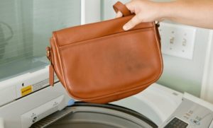 Възможно ли е да се пере кожена чанта в пералня?