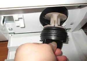 Как да източа вода от пералня Bosch?