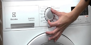 Включване на пералня Electrolux