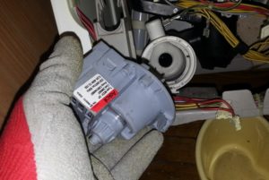 Как да смените помпата на пералня Electrolux