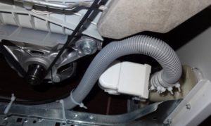 Как да смените дренажния маркуч в пералня Electrolux