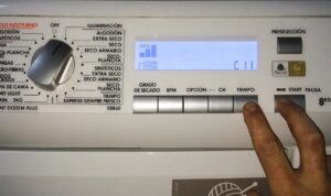 Диагностичен режим на пералня AEG
