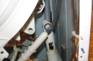 Как да сменим амортисьора на пералня Whirlpool?