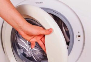 Как да отворите вратата на пералня Hansa?