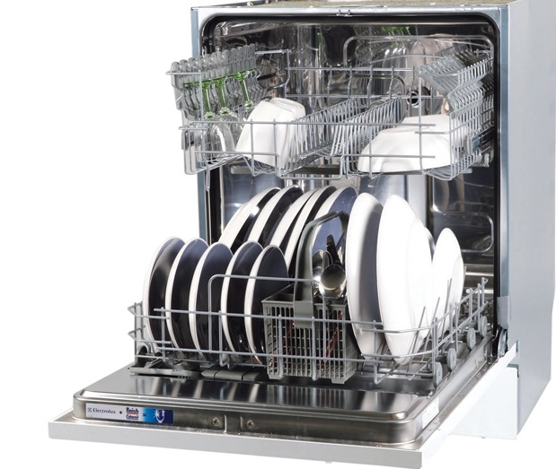 Зареждане на съдомиялна Electrolux