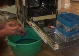 Как да източите водата от съдомиялна Electrolux