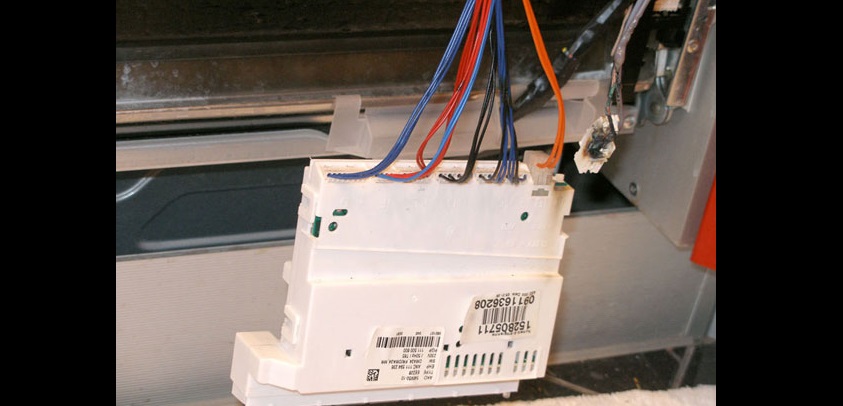 отстранете модула на съдомиялната Electrolux