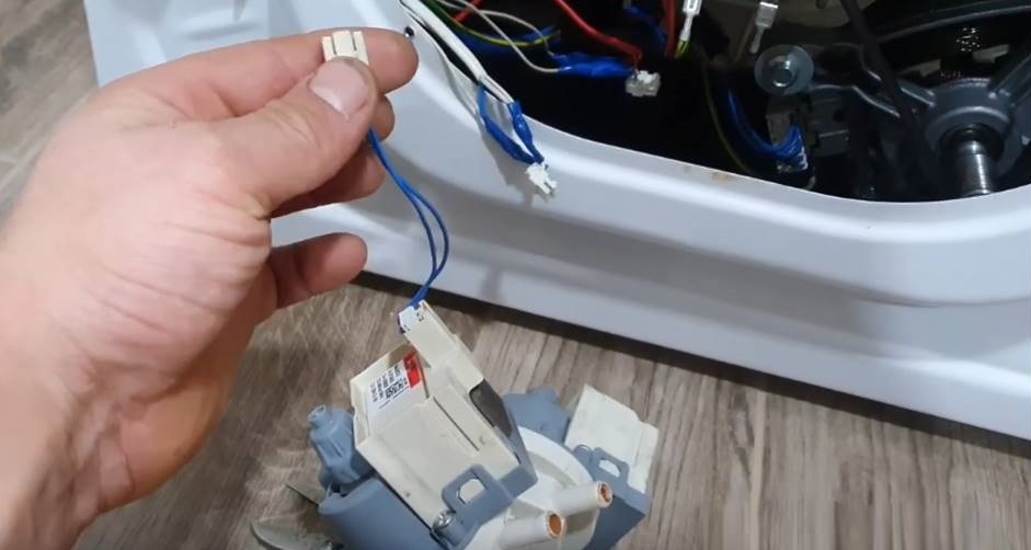 свържете помпата на машината Gorenje